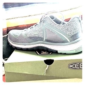 BNWT Keen hikers/tennis shoes, womens